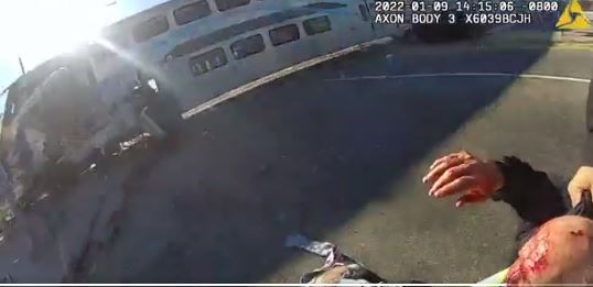 Λος Άντζελες – Τρένο συντρίβει αεροσκάφος – Πώς σώθηκε ο πιλότος