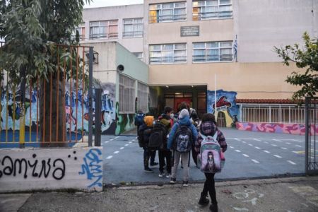 Οικονόμου – Προσλήψεις εκπαιδευτικών για να καλυφθούν τα κενά