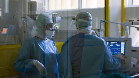 Κορωνοϊός – 27.766 κρούσματα, 85 θάνατοι, 654 διασωληνωμένοι