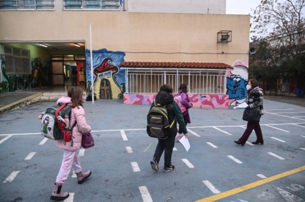 Σχολεία – Επαναλειτουργία με αυξημένους ελέγχους και πάνω από 15.000 κρούσματα | tovima.gr
