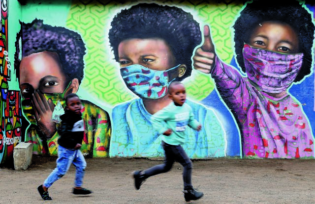 Ομικρον – Είναι ηπιότερη αλλά μπορεί να σκοτώσει – Τι αναφέρει αξιωματούχος από τη Ν. Αφρική