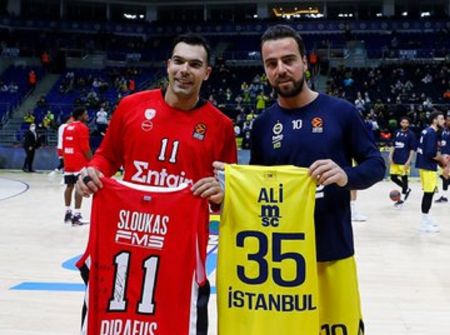 Τίμησε τον Σλούκα η Φενέρμπαχτσε