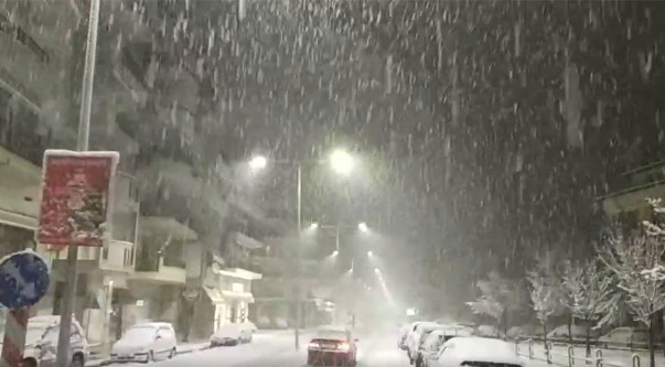 Φλώρινα – Μετά τον σεισμό, και ο «Διομήδης» χτυπά την πόλη – Χιόνια και τσουχτερό κρύο | tovima.gr