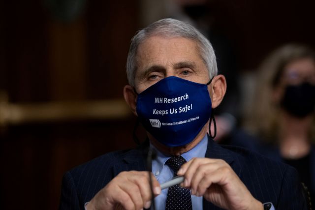 Φάουτσι – Χρειαζόμαστε ένα «σούπερ» εμβόλιο για όλες τις μεταλλάξεις