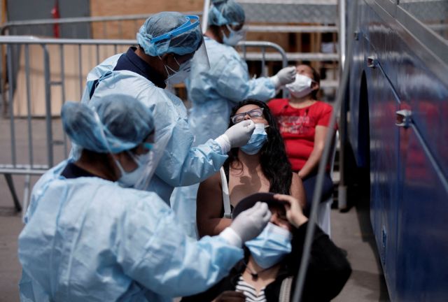 Η Όμικρον δεν έχει ανοίξει ακόμα όλα τα «χαρτιά» της – Ο φόβος έφερε παράταση μέτρων