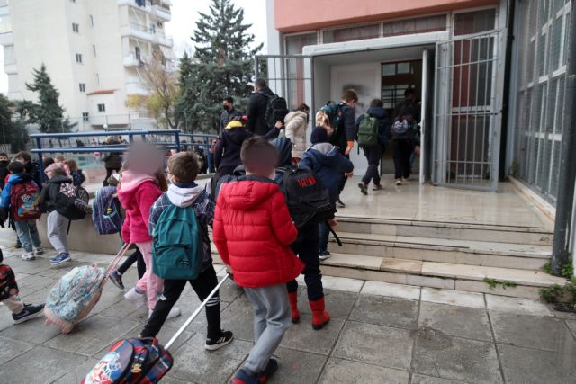 Σχολεία – Το 50%+1 δεν ήταν πρόταση της επιτροπής αλλά απόφαση του υπουργείου – Τι λέει ο Βατόπουλος | tovima.gr