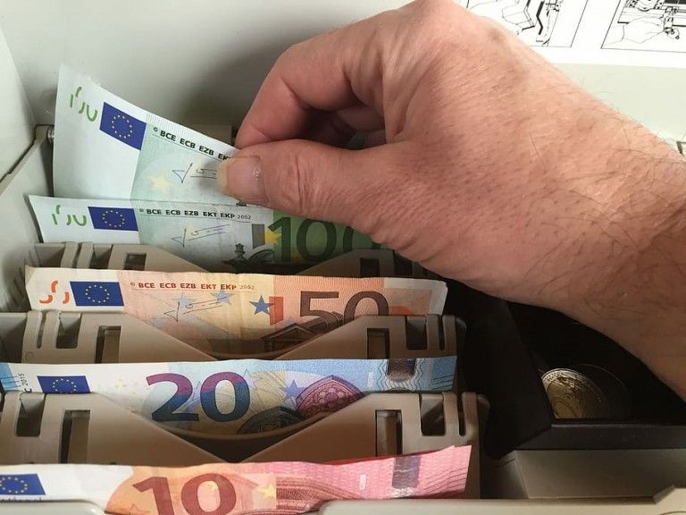 Τραπεζικές καταθέσεις – Αρνητικά επιτόκια… για να κινηθεί το χρήμα | tovima.gr