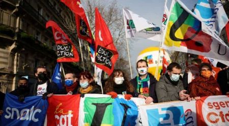 Γαλλία – Μαζικές διαδηλώσεις εκπαιδευτικών για τα μέτρα κατά του κορωνοϊού
