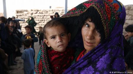 Αφγανιστάν – Η Δύση επιβάλλει κυρώσεις, οι Αφγανοί λιμοκτονούν
