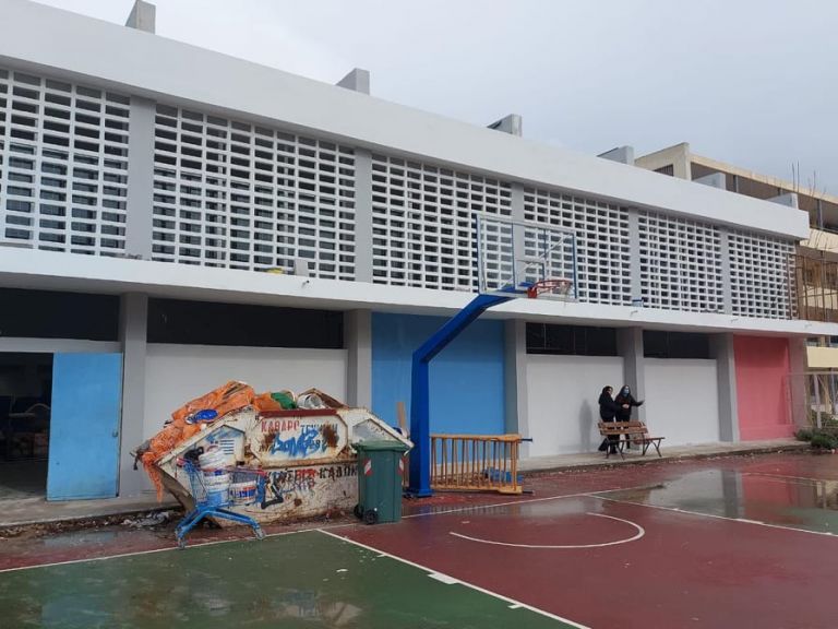 Αυτοψία Μώραλη στις εργασίες ανακατασκευής του κλειστού γυμναστηρίου στα σχολεία της Τζαβέλλα | tovima.gr