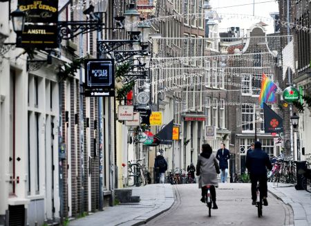 Ολλανδία – Χαλάρωση των μέτρων παρά τα ρεκόρ κρουσμάτων