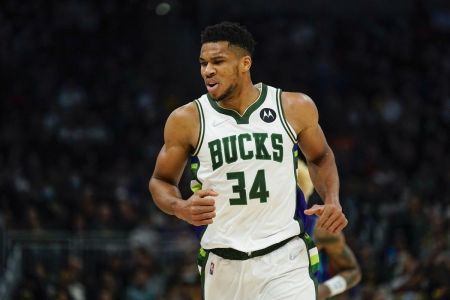 Αντετοκούνμπο – Ισοφάρισε τον Μάικλ Τζόρνταν στη λίστα των… τριπλών