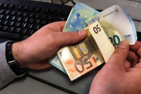 Kατώτατος μισθός – Ο στόχος για τα 703 ευρώ τον Μάιο