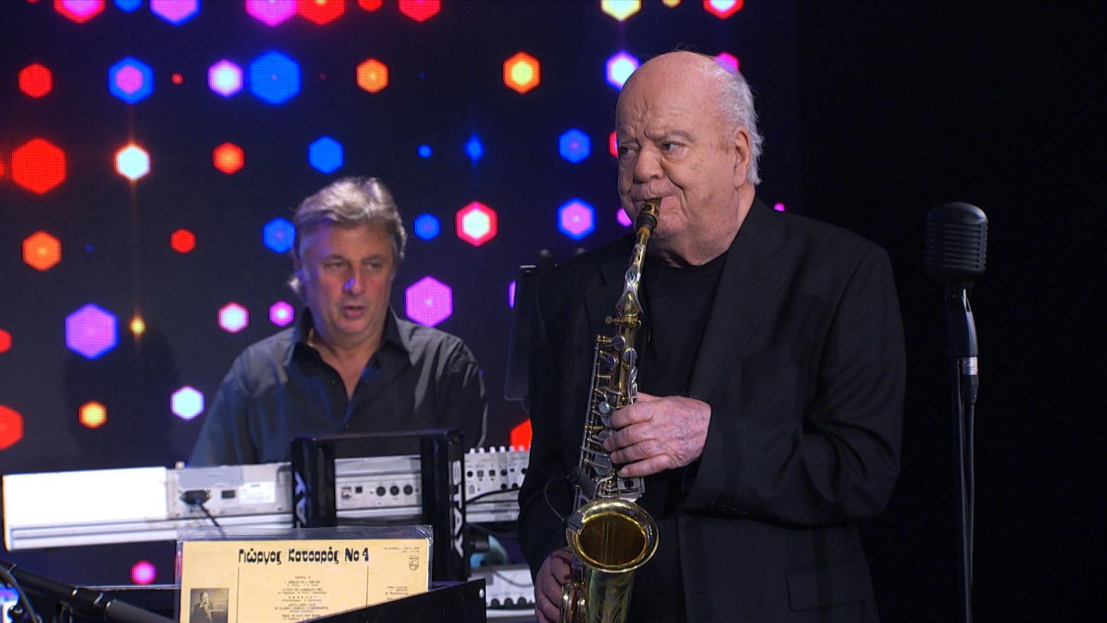 Σπίτι με το MEGA και τον Γιώργο Κατσαρό