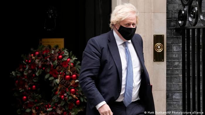 «Partygate»: Στενεύουν τα περιθώρια για τον Τζόνσον