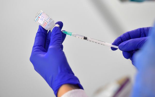 Εμβόλιο ή νόσηση – Πότε είμαι πιο προστατευμένος; – Οι ειδικοί απαντούν