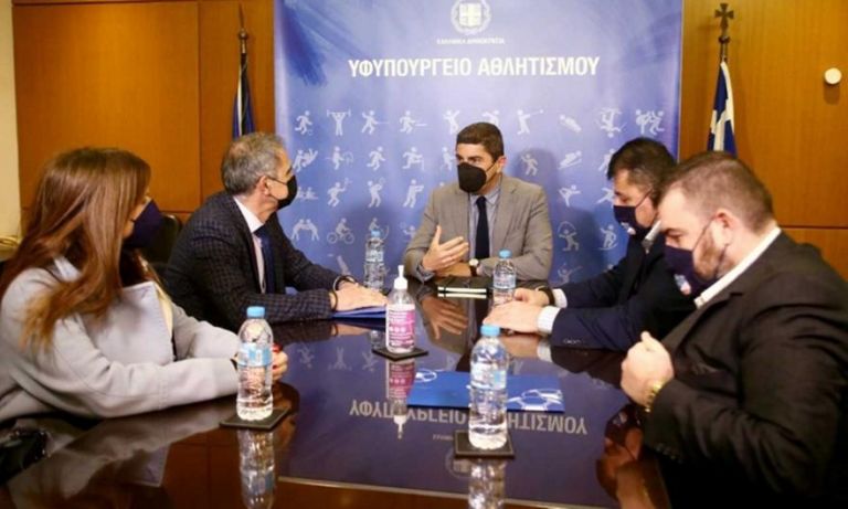 Τι συζητήθηκε στη συνάντηση Αυγενάκη με Super League 1 και 2 | tovima.gr