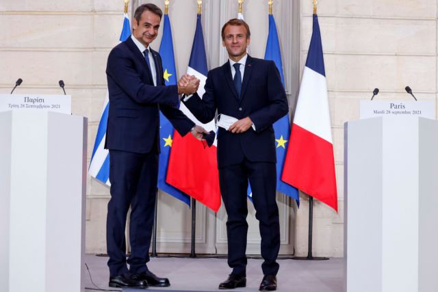 Mitsotakis, Macron trade Twitter messages on occasion of first delivery of Rafale warplanes to Greece | tovima.gr