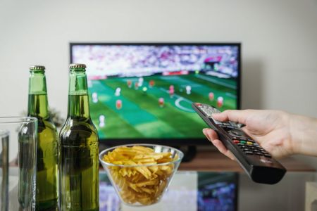 Τηλεόραση – Πάνω από τέσσερις ώρες τηλεθέασης τη μέρα αυξάνει τον κίνδυνο θρόμβωσης
