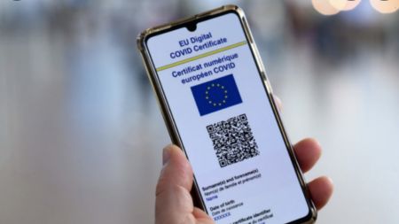 Γαλλία: Μόνο με πιστοποιητικό εμβολιασμού η είσοδος σε δημόσιους χώρους από Δευτέρα