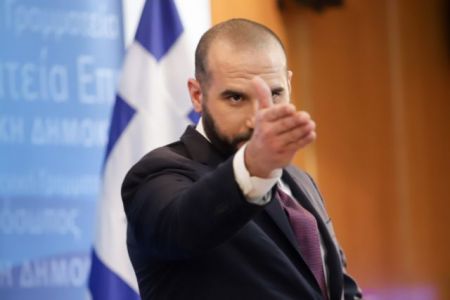 Τζανακόπουλος: Η κυβέρνηση έχει πετάξει λευκή πετσέτα με ακρίβεια και πανδημία