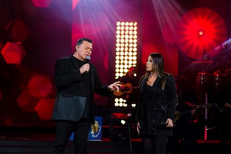 Σπίτι με το MEGA: O Νίκος Μακρόπουλος και η Άντζελα Δημήτριου σε μια υπέροχη λαϊκή βραδιά