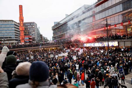 Σουηδία: Διαδηλώσεις κατά του εμβολιαστικού πάσου σε Στοκχόλμη και Γκέτεμποργκ