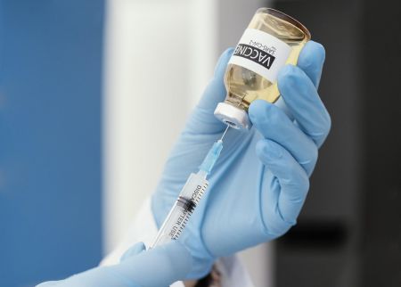Crash test στα εμβόλια Moderna και Pfizer με φόντο τη μετάλλαξη Δέλτα