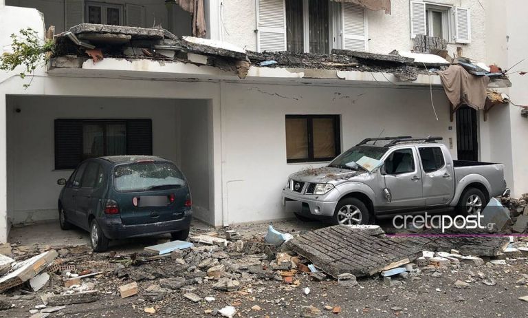 Ηράκλειο: Ζημιές σε αυτοκίνητα από μπαλκόνι που κατέρρευσε | tovima.gr