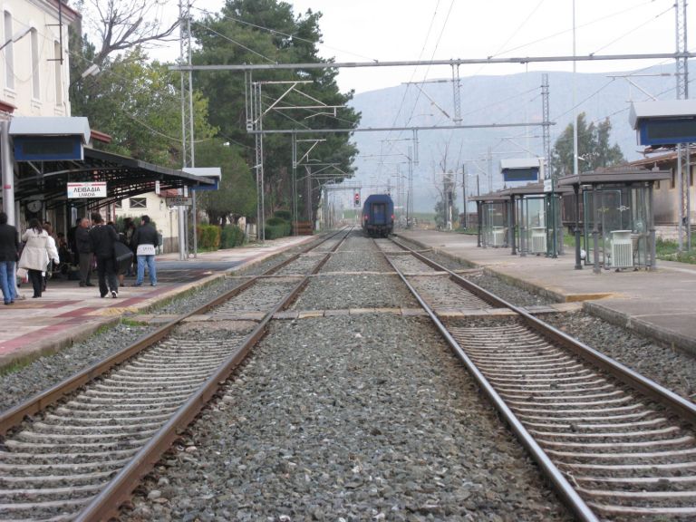 Σύγκρουση τρένων στην Λιβαδειά – Τρεις τραυματίες | tovima.gr