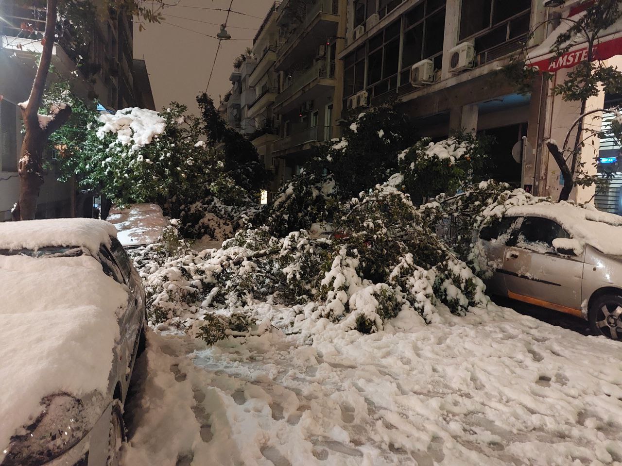 Κακοκαιρία «Ελπίδα»: Δεκάδες κλήσεις στην Πυροσβεστική για λόγους υγείας