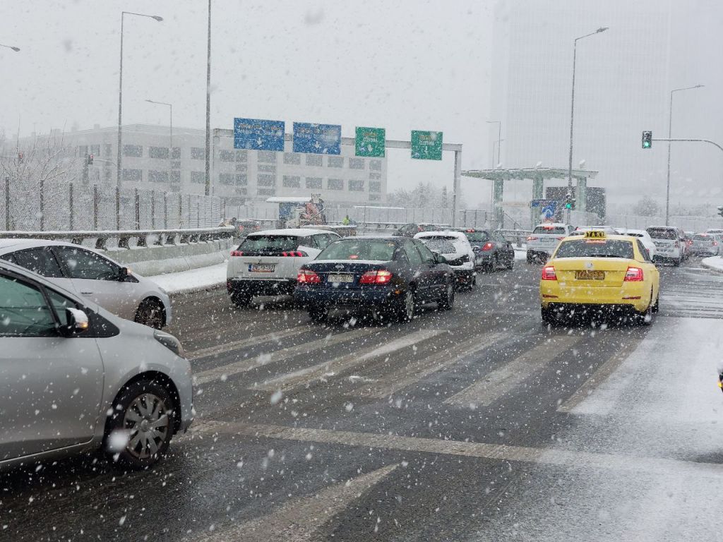 Κακοκαιρία «Ελπίδα»: Πυκνές χιονοπτώσεις και την Τρίτη με βαθμιαία εξασθένηση μετά το μεσημέρι