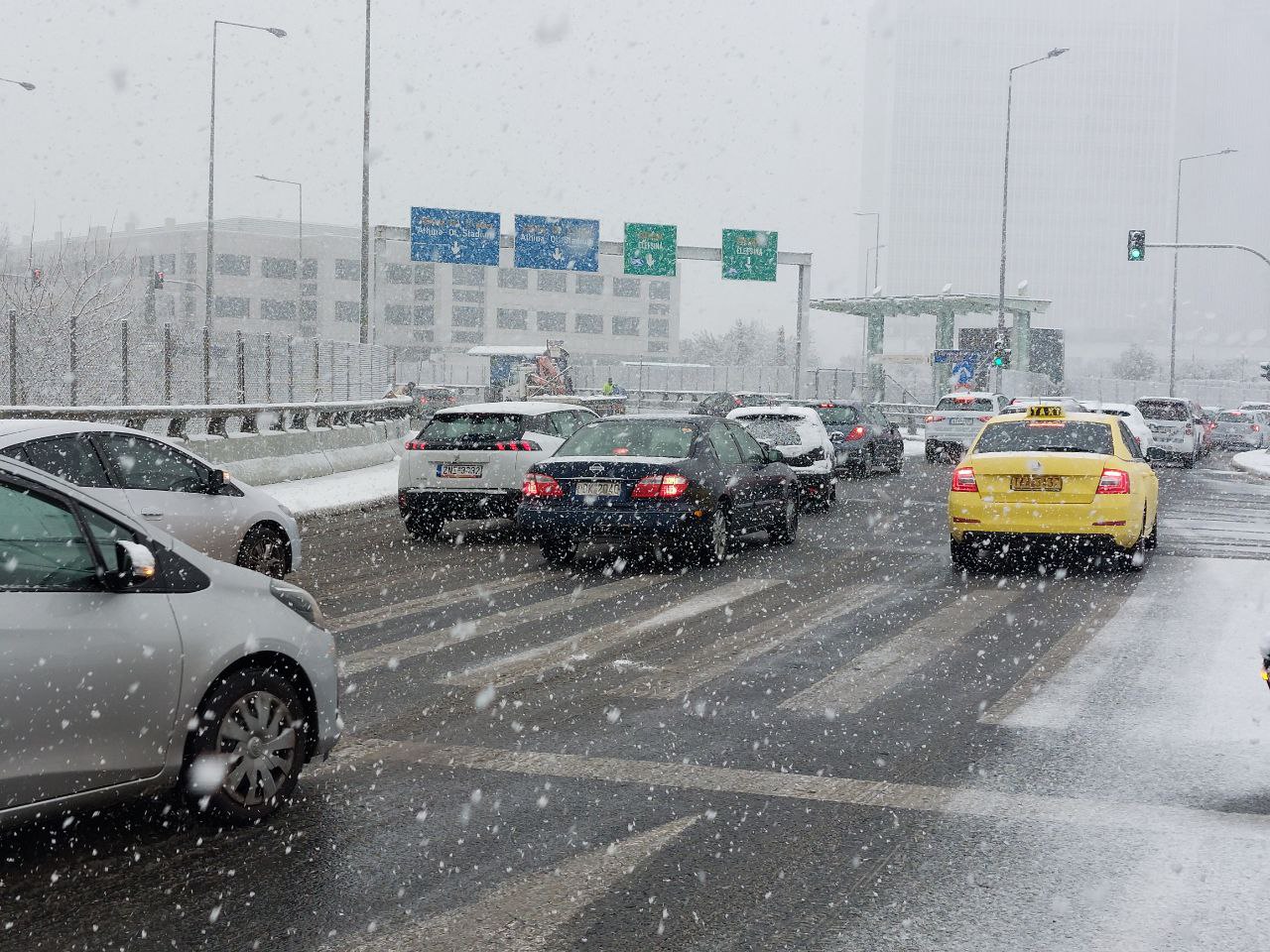 Κακοκαιρία «Ελπίδα»: Πυκνές χιονοπτώσεις και την Τρίτη με βαθμιαία εξασθένηση μετά το μεσημέρι