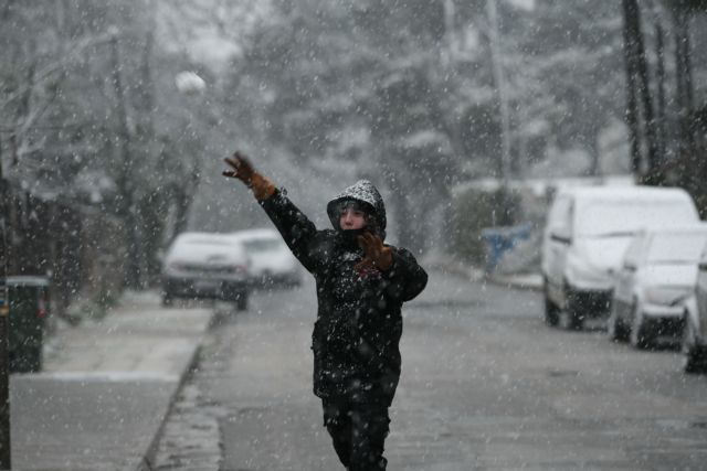 Καιρός: Πυκνές χιονοπτώσεις και καταιγίδες – Πού θα το στρώσει το Σάββατο | tovima.gr