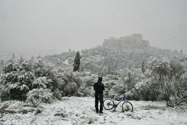 Κακοκαιρία «Ελπίδα»: Η εκπληκτική φωτογραφία από την χιονισμένη Ακρόπολη | tovima.gr