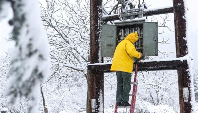ΔΕΔΔΗΕ: Βλάβες σε 8 γραμμμές στην ανατολική Αττική
