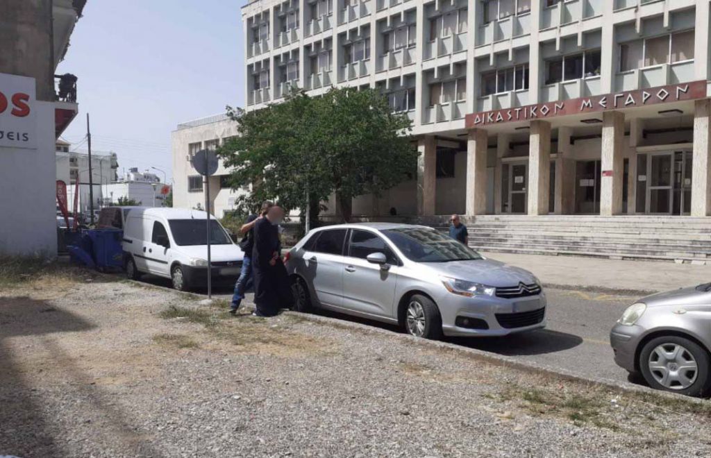 Αγρίνιο: Προθεσμία για την Παρασκευή πήρε ο ιερέας που κατηγορείται για βιασμό και πορνογραφία