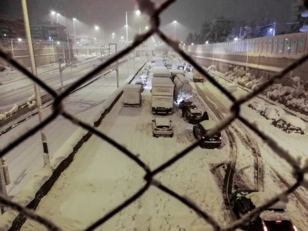 Κακοκαιρία: «Μπαλάκι» οι ευθύνες για το φιάσκο της Αττικής Οδού