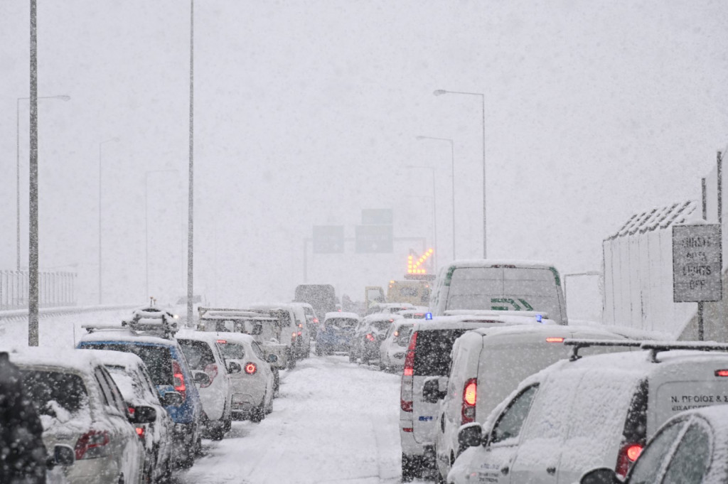 Αττική Οδός: Πώς θα διεκδικήσουν αποζημιώσεις όσοι εγκλωβίστηκαν – Τι ισχύει με τα €2.000