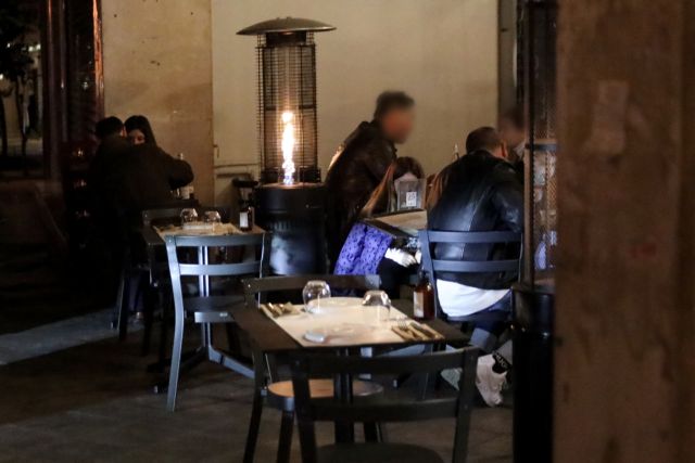 COVID-19 Committee approves allowing music at restaurants, does not allow more spectators at stadiums | tovima.gr