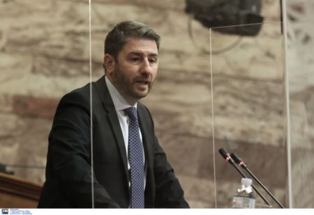 Βουλή: Τι θα ψηφίσει το ΚΙΝΑΛ στην πρόταση μομφής που κατέθεσε ο Τσίπρας