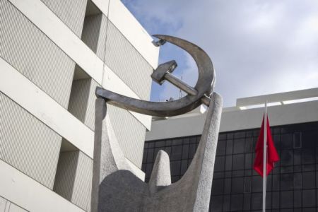 ΚΚΕ: Η θέση του κόμματος για την πρόταση μομφής