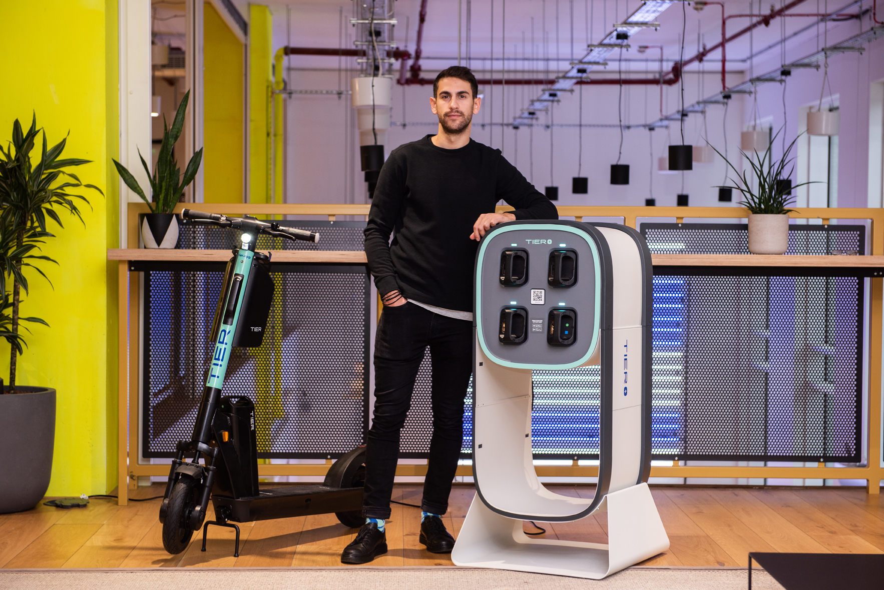 Γιώργος Καλλίγερος, Με τα φτερά της καινοτομίας