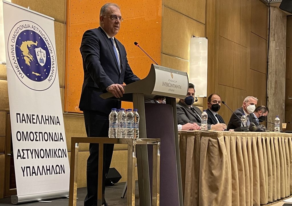 Θεοδωρικάκος: «Λύνουμε χρόνια αιτήματα των αστυνομικών»