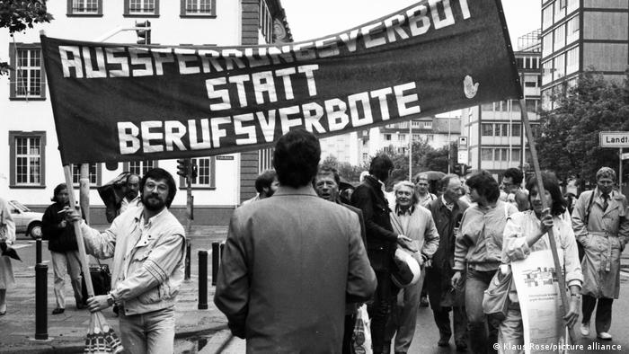 Γερμανία: Στο κυνήγι των πολιτικών φρονημάτων