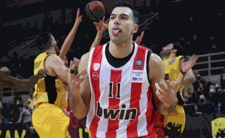 ΑΕΚ – Ολυμπιακός (74 – 80): Μεγάλη ανατροπή των ερυθρόλευκων με τεράστιο Σλούκα