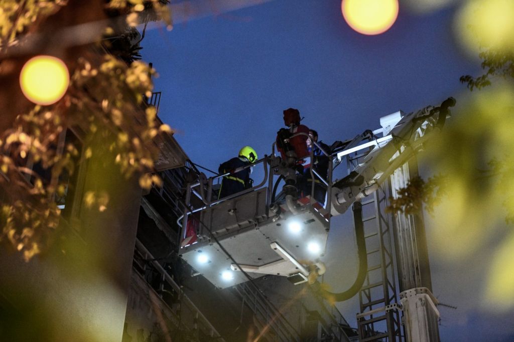 Τραγωδία στο Κολωνάκι: Μια ηλικιωμένη νεκρή από τη φωτιά σε διαμέρισμα