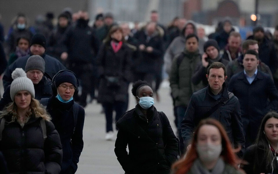 Κορωνοϊός: Καμπανάκι για την άρση μέτρων στην Ευρώπη – Πού διαφωνούν οι ειδικοί