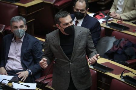 Το διπλό μήνυμα  και η στρατηγική του Αλέξη Τσίπρα