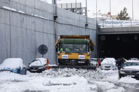 Νέα αποκάλυψη: Η Αττική Οδός έκλεισε για… 100 ευρώ! – Γιατί «κόλλησαν» τα εκχιονιστικά στην Κατεχάκη